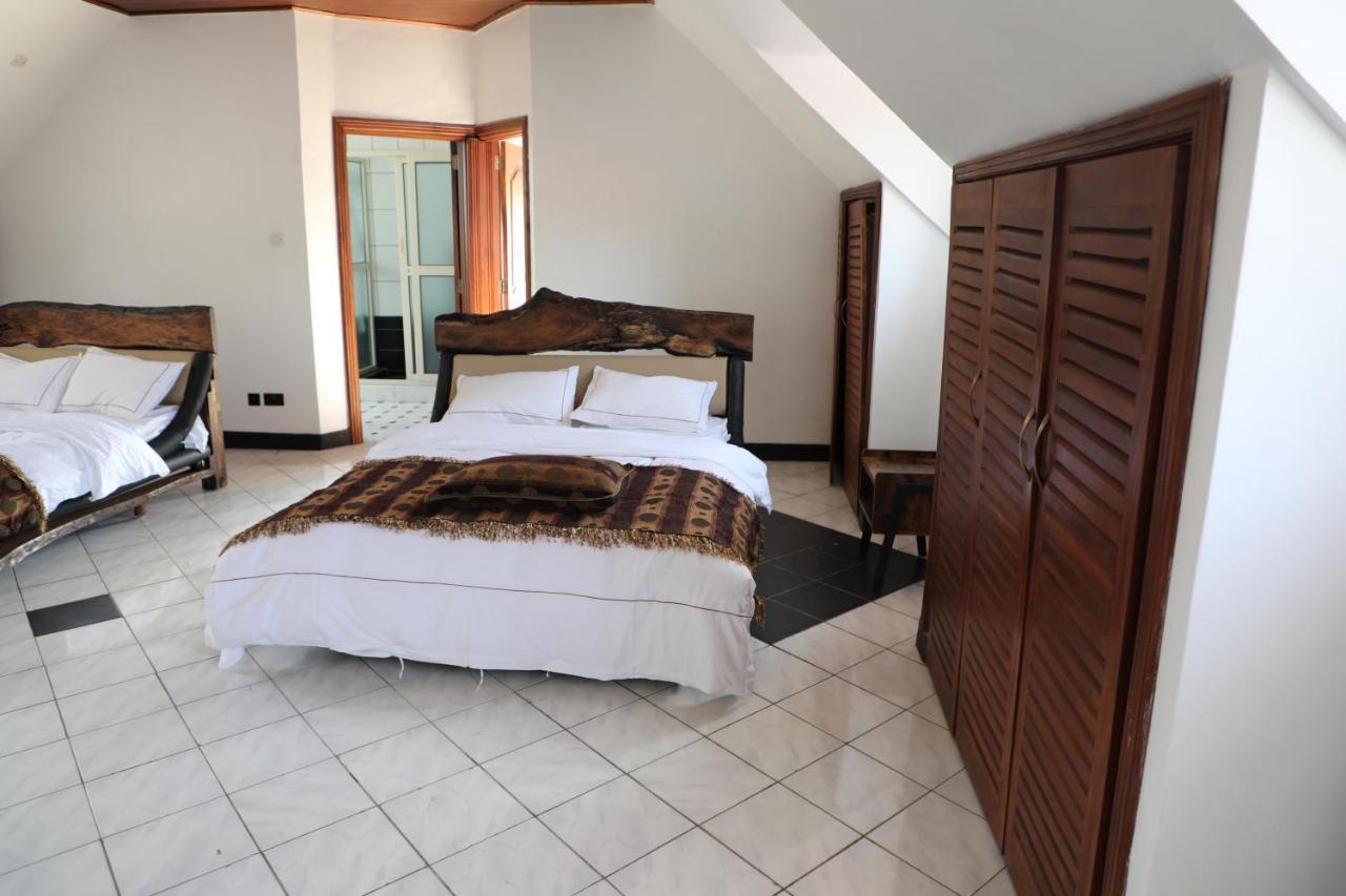 Stallion Place - Bed And Breakfast 캄팔라 외부 사진