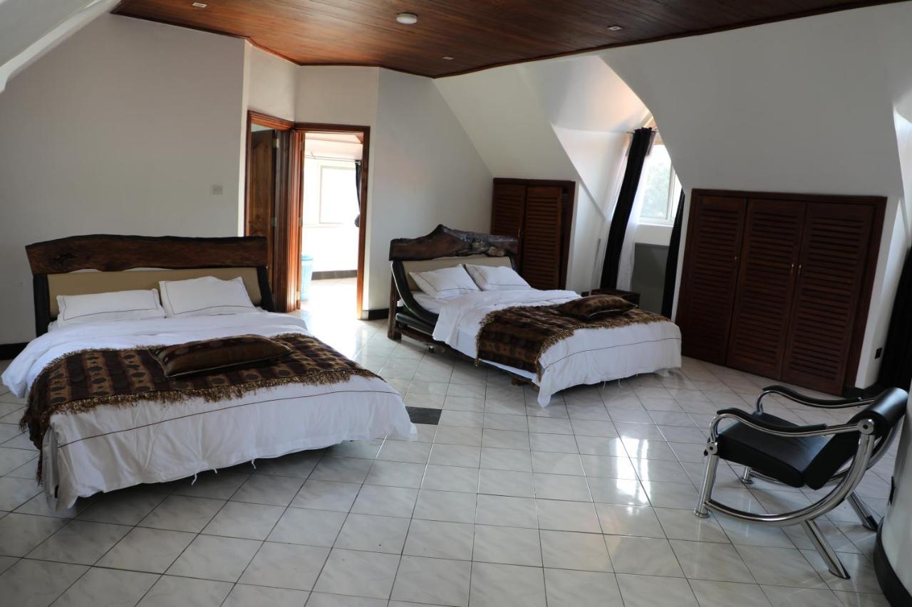 Stallion Place - Bed And Breakfast 캄팔라 외부 사진