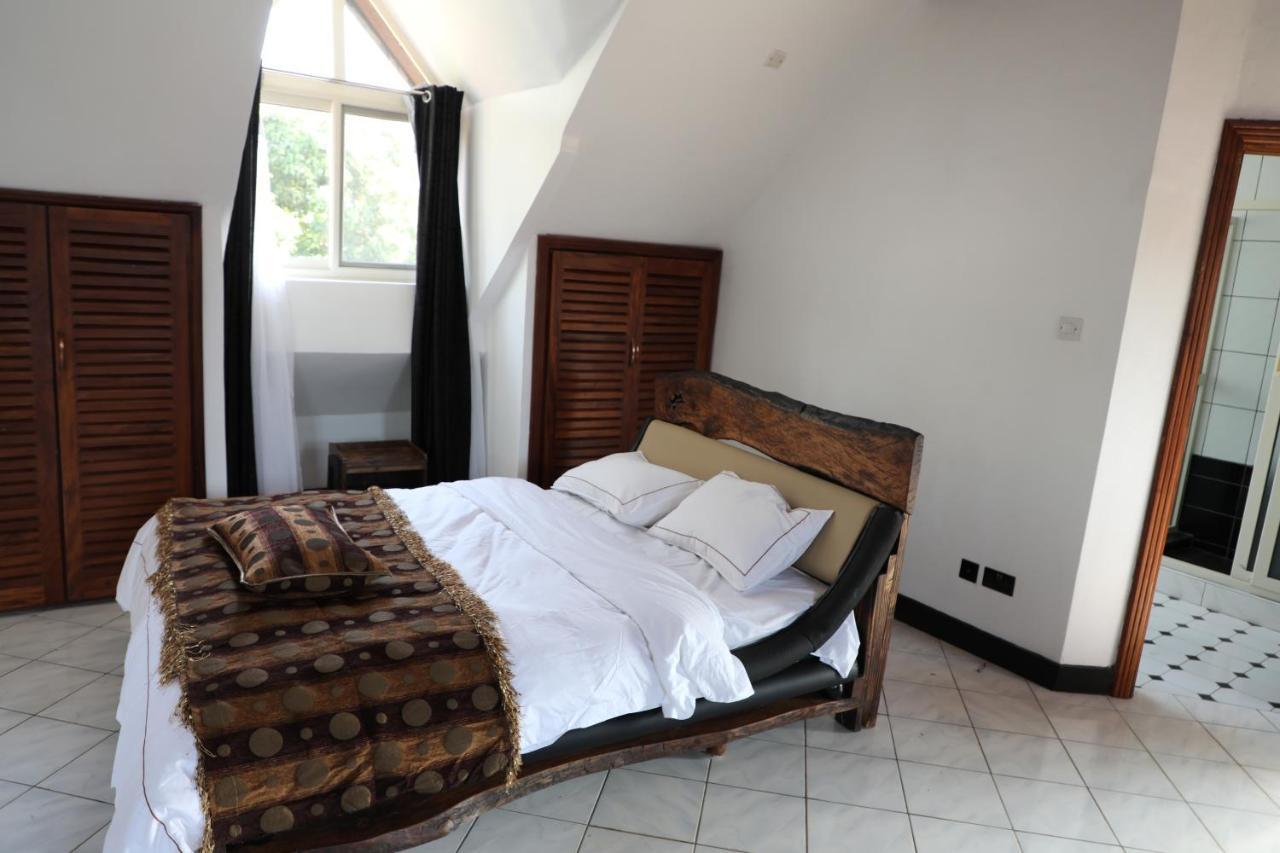 Stallion Place - Bed And Breakfast 캄팔라 외부 사진
